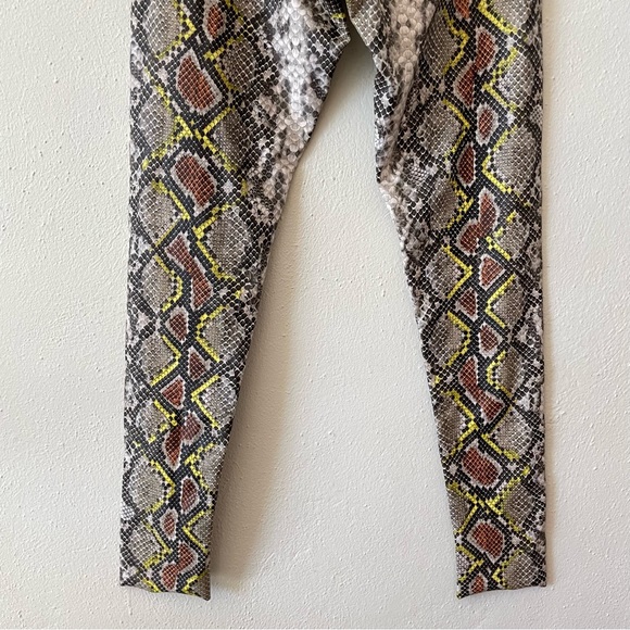 COMMANDO faux leather Animal Print Perfect Control Legging snakeskin size L NWT - Picture 10 of 13